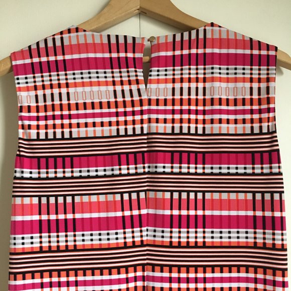 Calvin Klein Retro Geometric Print Pleated Stretchy Tank Top - Picture 7 of 14